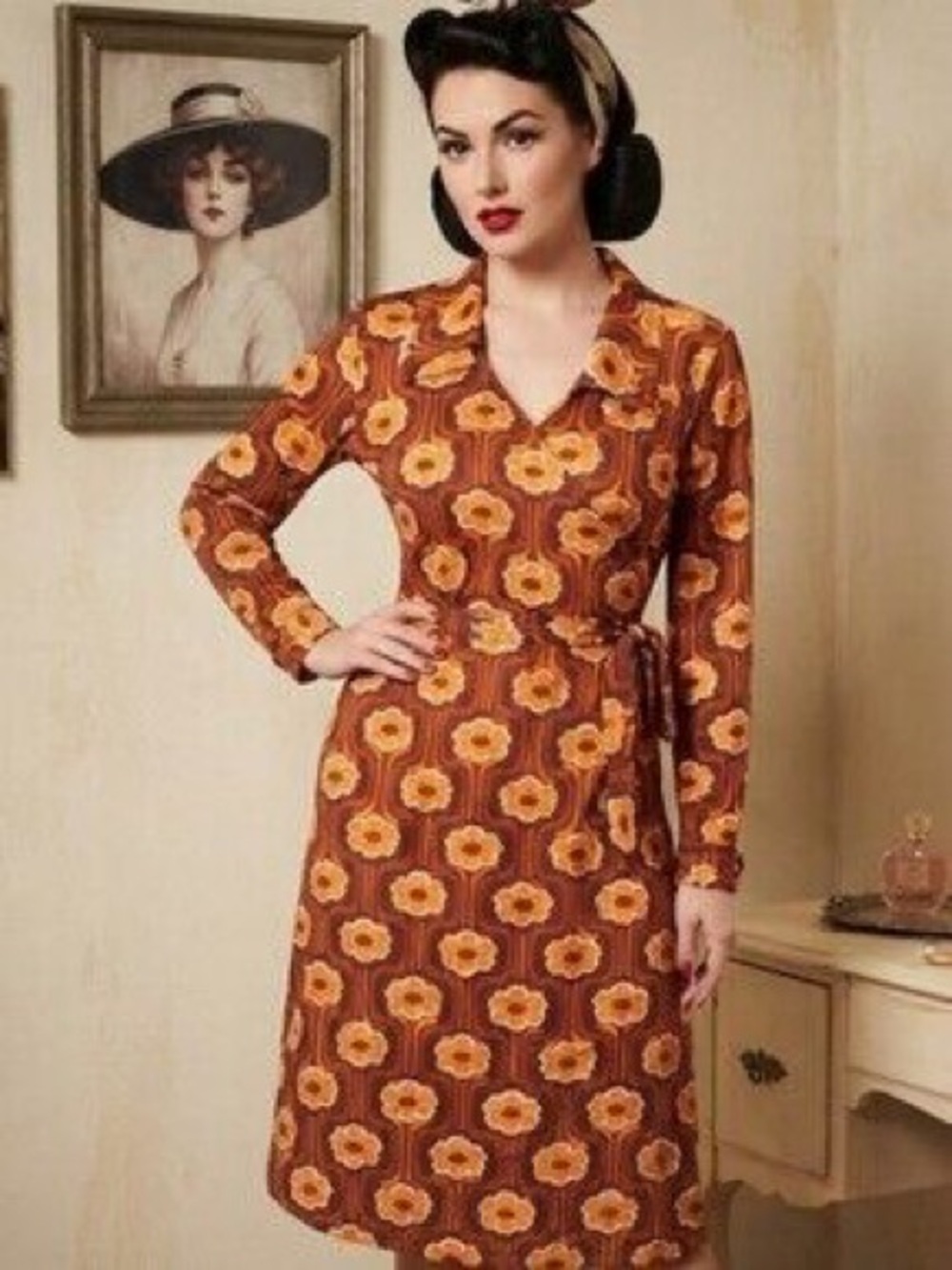 Unique Vintage Retro 1970s Daisy Daze Wrap Dress, Sz L